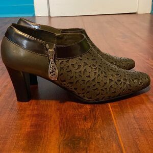 Brighton “Rhythm” Laser Cut Pewter Metallic Booties Size 9
